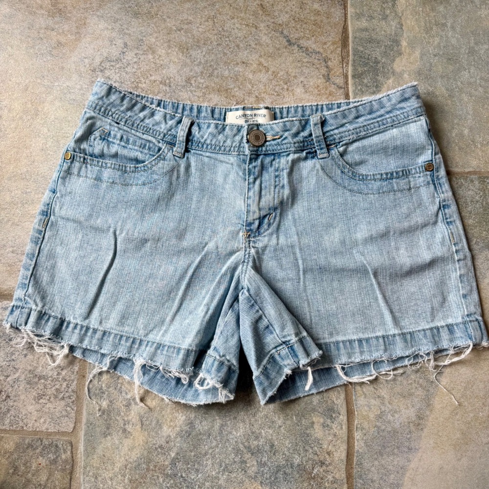 Canyon River Blues Y2K 2000s Vintage Light Wash Denim Shorts Frayed Hem Size 6